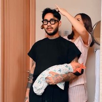 Baru saja kembali dikaruniai seorang bayi mungil, keduanya juga selalu terlihat kompak dalam mengurus sang anak. Foto: Instagram/@bebyleonardo