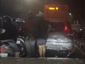 Ketika Artis Kena Macet Parah Semalam: Nagita Jalan Kaki-Billy Turun dari Mobil