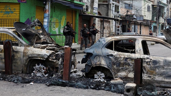 Members of the military police special unit patrol a street during a police operation against drug trafficking at the favela do Penha, in Rio de Janeiro, Brazil October 28, 2025. REUTERS/Aline Massuca