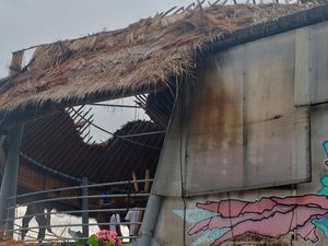 Restoran Bloo Lagoon Padangbai Terbakar Setelah Disambar Petir