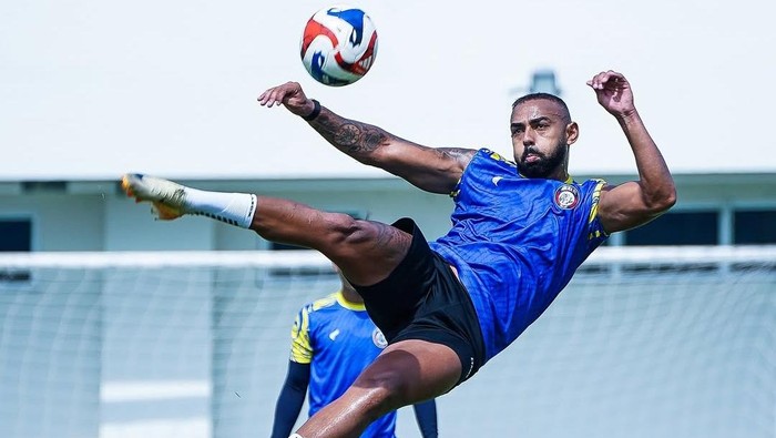 Bomber Arema FC Dalberto memimpin podium top skor Super League 2025/2026. Bomber Arema FC Dalberto memimpin podium top skor Super League 2025/2026.