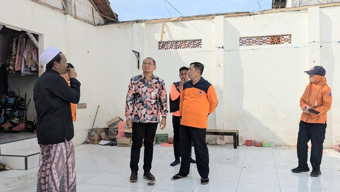 BPBD Jatim tinjau ponpes ambruk di Situbondo BPBD Jatim tinjau ponpes ambruk di Situbondo