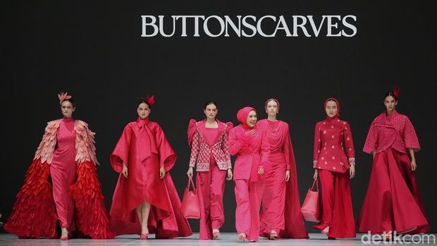 Buttonscarves JFW 2025