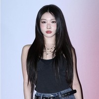 Chungha menggemparkan netizen dengan pilihan busananya di acara peluncuran H&M Glenn Martens di Seongsu, Seoul pada Rabu (29/10/2025). Foto: Getty Images