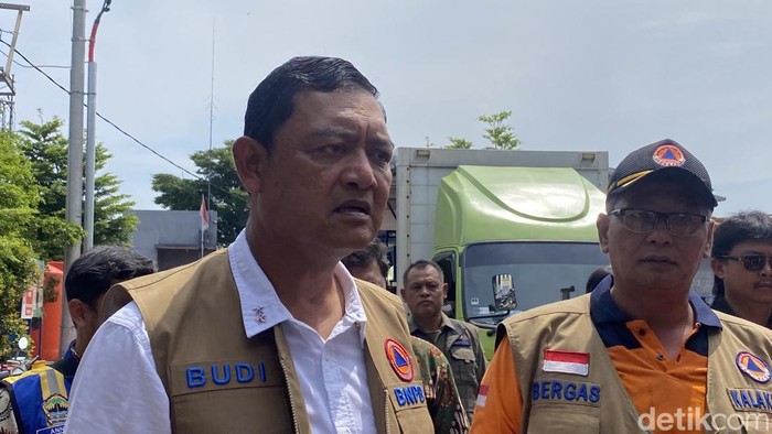 Deputi Bidang Penanganan Darurat Mayjen TNI Budi Irawan di Rumah Pompa Kali Tenggang, Kelurahan Tambakrejo, Kecamatan Gayamsari, Kota Semarang, Jumat (31/10/2025). Deputi Bidang Penanganan Darurat Mayjen TNI Budi Irawan di Rumah Pompa Kali Tenggang, Kelurahan Tambakrejo, Kecamatan Gayamsari, Kota Semarang, Jumat (31/10/2025).