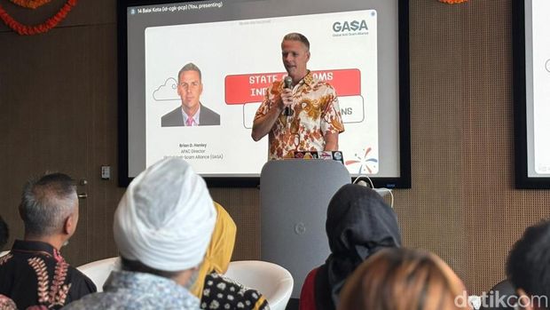 GASA Hasil riset terbaru Global Anti Scam Alliance (GASA) menunjukkan dua dari tiga orang dewasa di Indonesia mengalami paparan penipuan dalam setahun terakhir, dengan total kerugian mencapai Rp 49 triliun atau rata-rata Rp 1,7 juta per orang.