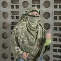 Kalau kamu lagi cari kostum yang hemat budget tapi melokal, kostum satu ini bisa jadi inspirasi. Selain untuk Halloween, kostum satu ini juga cocok dipakai untuk ngeronda. Tapi hati-hati, jangan sampai kamu dikira maling beneran. Foto: tiktok.com/@marshabeautyid