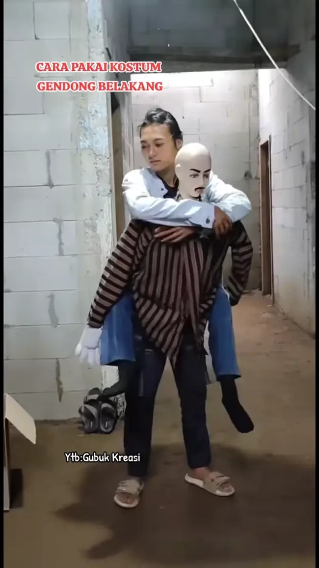 Jomblo tapi ingin ditemenin pas Halloween? Kostum yang satu ini cocok banget, bikin kamu keliatan romantis terus sama pasangan. Foto: tiktok.com/@gubuk_kreasi