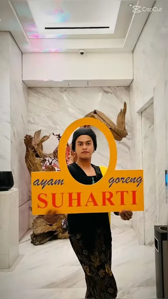 Kalau tadi versi bapak-bapak, kali ini versi ibu-ibu. Foto: tiktok.com/@sulaiman_abri