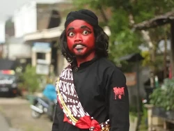 8 Ide Kostum Halloween Kocak dan Merakyat, Bikin yang Lihat Ikut Ngakak