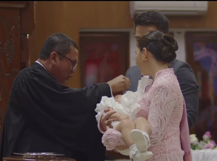 Jessica Mila Jesica Mila dan YakupHasibuan menggelar acara tardidi untuk putri mereka.