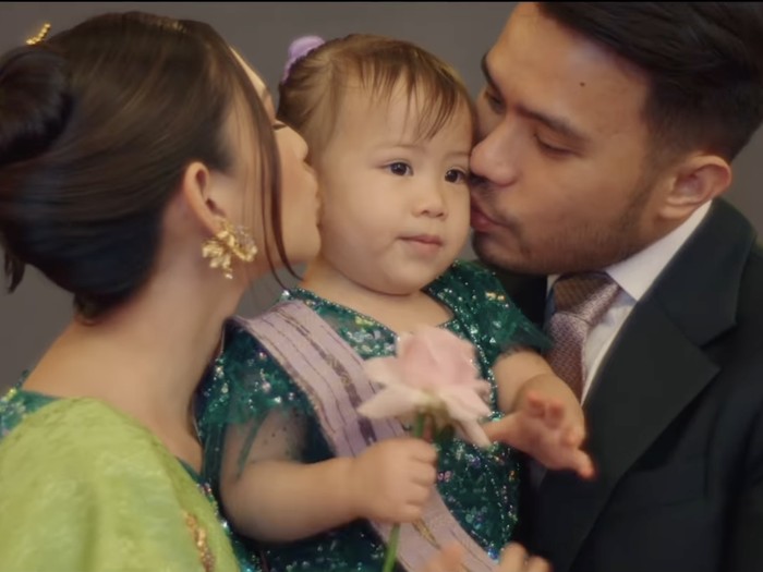 Jessica Mila Jesica Mila dan YakupHasibuan menggelar acara tardidi untuk putri mereka.