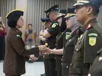 Kajati Bali Lantik Lima Kajari dan Empat Pejabat Baru