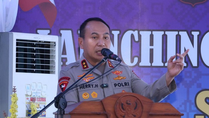 Kapolda Riau Irjen Herry Heryawan meresmikan Dapur SPPG Polresta Pekanbaru. Kapolda Riau Irjen Herry Heryawan meresmikan Dapur SPPG Polresta Pekanbaru, Jumat (31/10/2025).