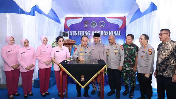 Kapolda Riau Irjen Herry Heryawan meresmikan Dapur SPPG Polresta Pekanbaru. Kapolda Riau Irjen Herry Heryawan meresmikan Dapur SPPG Polresta Pekanbaru, Jumat (31/10/2025).