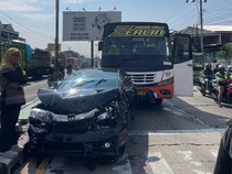 Kecelakaan Beruntun Libatkan 5 Kendaraan di Kartasura Sukoharjo