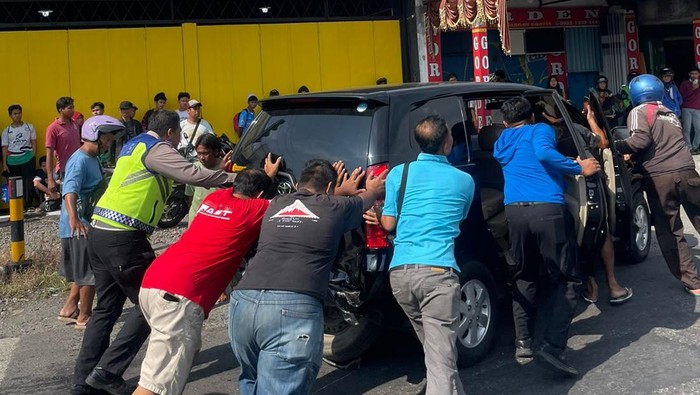 Kecelakaan di jalan Ahmad Yani, tepatnya di lampu merah Gembongan, Kecamatan Kartasura, Kabupaten Sukoharjo, Jumat (31/10/2025).