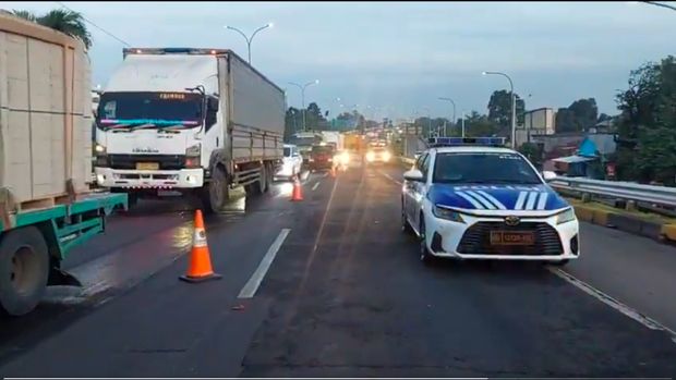 Kecelakaan di Tol JORR KM 17 Kecelakaan di Tol JORR KM 17