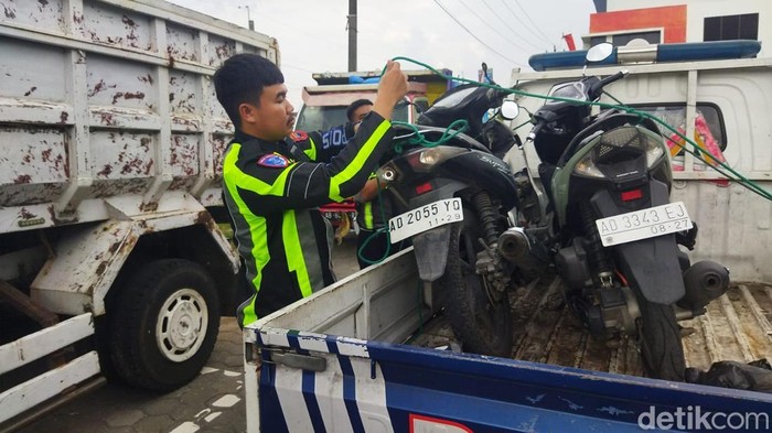 Kecelakaan maut di Klaten Kendaraan yang terlibat kecelakaan di Nangsri, Manisrenggo diamankan di Sat Lantas Polres Klaten.