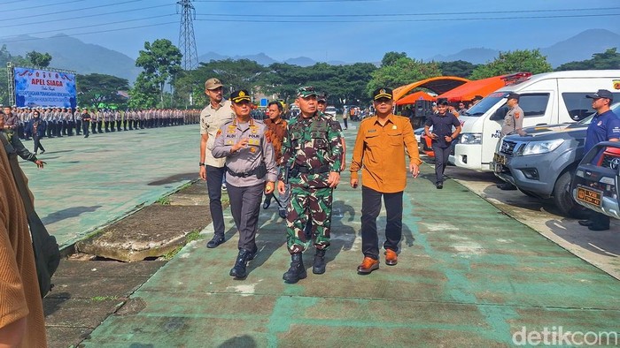 Kondisi apel kesiapsiagaan di Lapangan Panahan Si Jalak Harupat, Jumat (31/10/2025). Kondisi apel kesiapsiagaan di Lapangan Panahan Si Jalak Harupat, Jumat (31/10/2025).