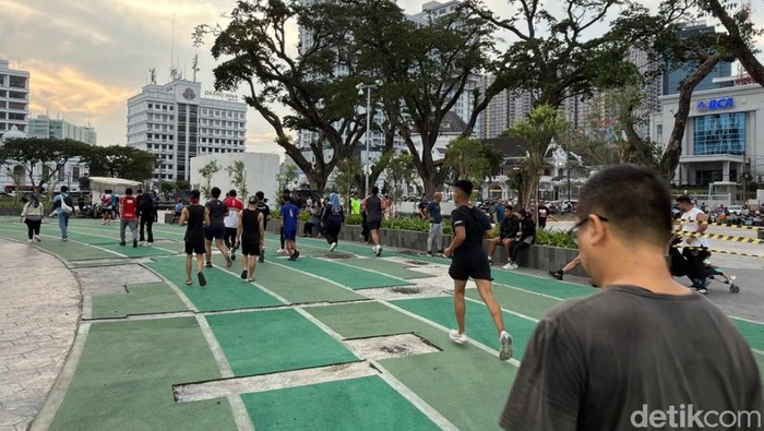 Kondisi di Lapangan Merdeka, Medan Pengunjung saat lari sore di Lapangan Merdeka Medan