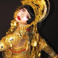 “tiba2 bgt lis cosplay jibaro😭😭” “KALO GA BACA USN NYA AKU KIRA ORANG RANDOM😭😭” “ya Allah takut bgt maaf lis😭😭😭” tulis sejumlah penggemar mengomentari penampilan Lisa BLACKPINK. Foto: dok. Instagram @lalalalisa_m