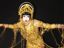 Lisa BLACKPINK Rayakan Halloween Jadi Penari Emas, Sukses Bikin Pangling