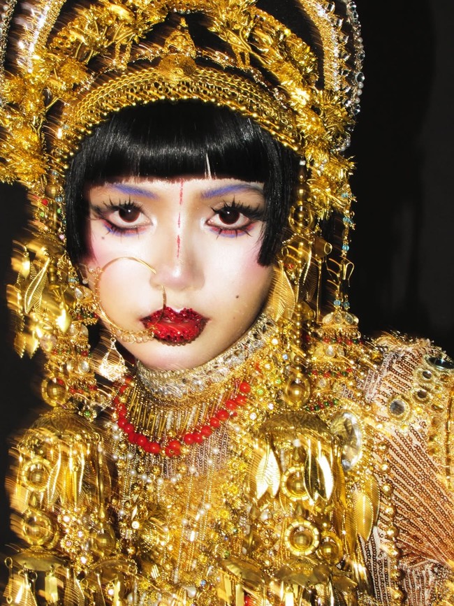 Penampilan Lisa BLACKPINK untuk perayaan Halloween dibagikan hanya berselang sehari sebelum konser di Jakarta. Foto: dok. Instagram @lalalalisa_m