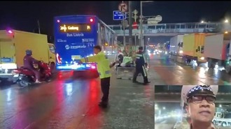 Jelang Tengah Malam, Lalin Cengkareng Masih Macet Parah Imbas Truk Amblas Jelang Tengah Malam, Lalin Cengkareng Masih Macet Parah Imbas Truk Amblas