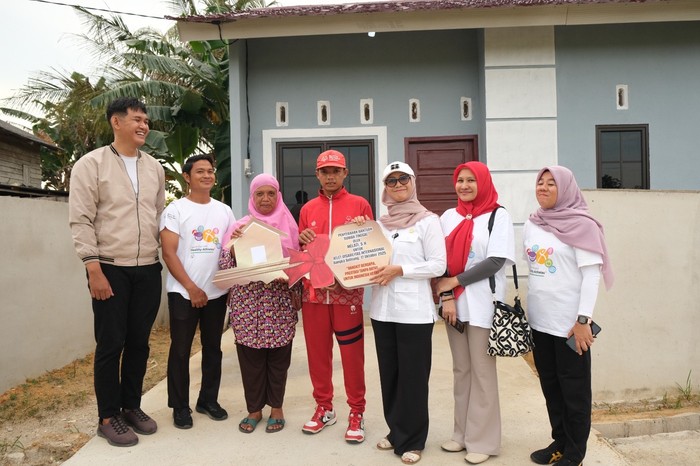 Legislator Gerindra Beri Rumah ke Atlet Disabilitas Berprestasi Legislator Gerindra Beri Rumah ke Atlet Disabilitas Berprestasi