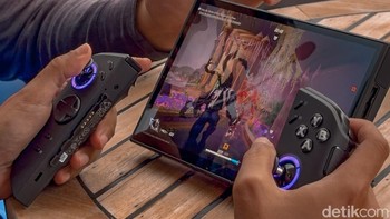Legion Go 2 hadir dengan desain portabel yang ergonomis dan kontroler lepas pasang khas seri Legion. Foto: Adi Fida Rahman/detikINET