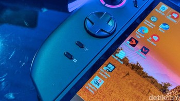 Kontroler kiri Legion Go 2 menampung D-pad dan dua tombol shortcut untuk akses cepat. Lenovo juga mengoptimalkan build quality agar lebih ringan tanpa mengurangi daya tahan. Foto: Adi Fida Rahman/detikINET