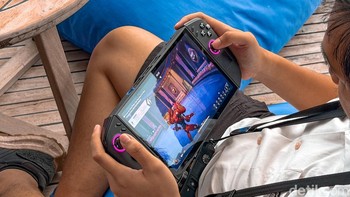 Legion Go 2 mampu menjalankan game berat seperti Overwatch dengan lancar. Performa ini berkat prosesor AMD Ryzen Z2 Extreme dan RAM 32 GB. Foto: Adi Fida Rahman/detikINET
