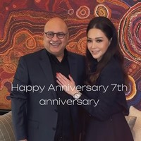 Bertepatan dengan hari anniversary pernikahannya yang ke-7. Maia membagikan sederet momen romantis dirinya bersama sang suami, Irwan Mussry. Foto: Instagram/@maiaestiantyreal