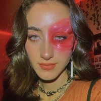 Luka Bakar ala Zuko ‘Avatar: The Last Airbender’Makeup artist Joanna Crauswell menciptakan efek luka bakar ikonik ala Zuko dari anime Avatar: The Last Airbender. Coba gunakan eyeshadow merah tua atau menggantinya dengan lipstik yang dipulaskan di salah satu bagian mata dengan membentuk lingkaran. Tambahkan highlighter untuk memberikan efekk lebih berkilau. Foto: dok. Instagram