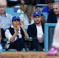 “Biasanya Meghan mengandalkan tampilan natural dengan kulit bercahaya dan warna-warna netral. Tapi kali ini, riasannya lebih terstruktur dan tegas,” ujar Iryna seperti dikutip Daily Mail. (Foto: Ronald Martinez/Getty Images)