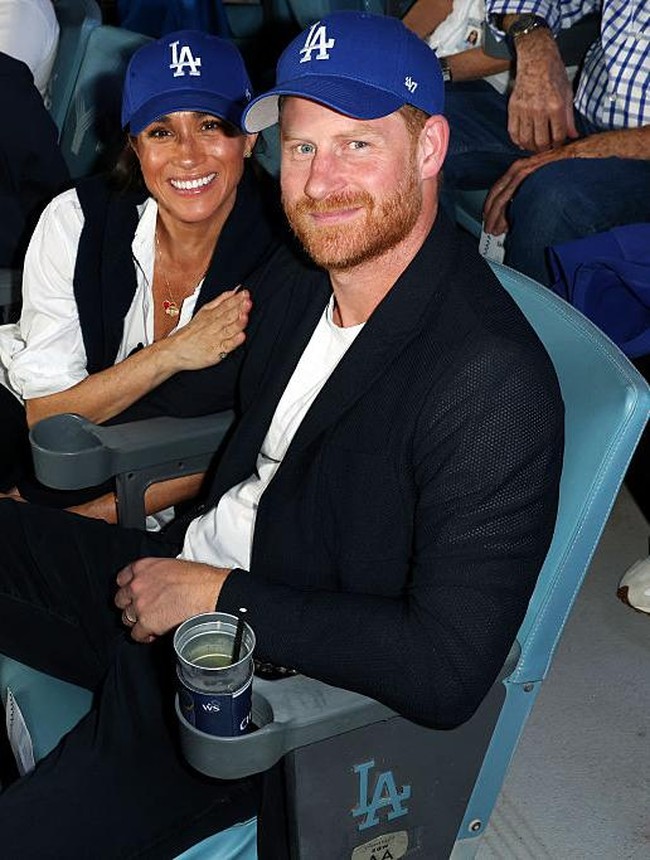 Foto: Meghan Markle Nonton Pertandingan Bisbol, Makeup Full Jadi Sorotan