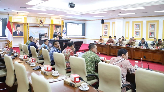 Menteri Dalam Negeri (Mendagri), Muhammad Tito Karnavian meminta pemerintah daerah (Pemda) mendukung percepatan pendataan aset lahan milik pemerintah. Menteri Dalam Negeri (Mendagri), Muhammad Tito Karnavian meminta pemerintah daerah (Pemda) mendukung percepatan pendataan aset lahan milik pemerintah.