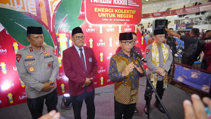 Menteri Yandri Susanto Ajak Mahasiswa Bangun Desa