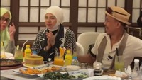 Pakai konsep round table, ada lebih dari 30 jenis makanan yang jadi menu makan malam di ulang tahun Geni Faruk. Foto: Instagram @genhalilintar