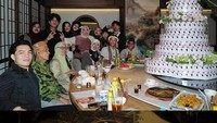Terakhir ini foto lengkap keluarga besar Gen Halilintar usai acara makan malam. Sayangnya, Atta dan Thariq Halilintar tidak hadir dalam acara ini. Foto: Instagram @genhalilintar