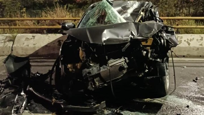 Mobil ringsek akibat kecelakaan di Cengkerang, Jakbar Mobil ringsek akibat kecelakaan di Cengkerang, Jakbar