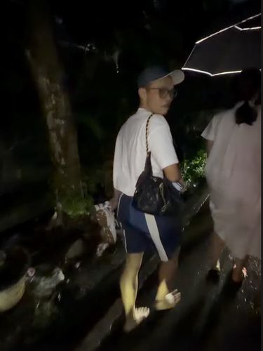 Nagita Slavina Nagita Slavina dkk jalan kaki pilih jalan kaki menuju MRT semalam.