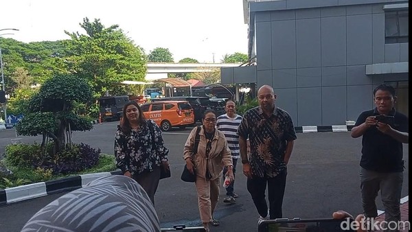 Ibunda dan Kakak Didampingi Pendeta, Jenguk Onadio Leonardo di Polres Jakbar