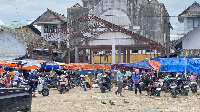 Parkiran di Pasar Lakessi Parepare. Parkiran di Pasar Lakessi Parepare.