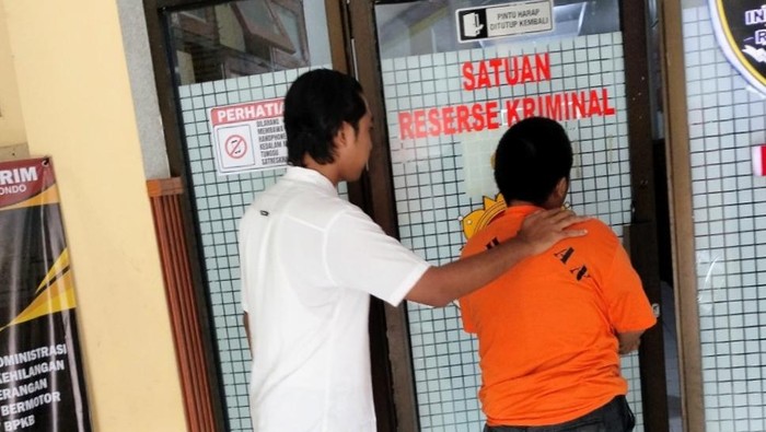 Pemerkosaan anak di Situbondo Pelaku pemerkosaan anak saat dikeler di Polres Situbondo