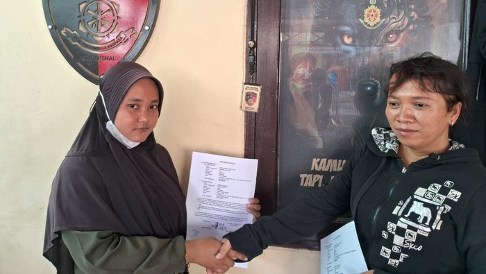 Pemilik motor yang tertukar Kasus dugaan pencurian motor di kawasan Sungai Pinang, Samarinda ternyata hanya kesalahpahaman. Dua motor Honda BeAT milik dua perempuan tertukar selama 3 hari, setelah salah satu dari mereka salah mengambil motor yang mirip di depan minimarket.