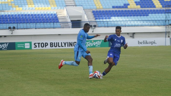 Persela vs PSIS di Stadion Surajaya Lamongan