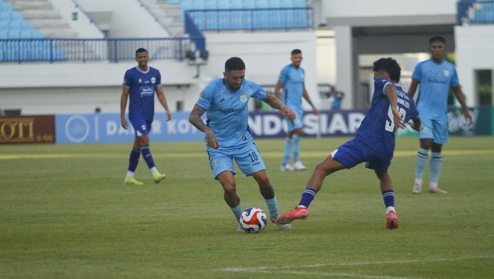 Persela vs PSIS Persela vs PSIS di Stadion Surajaya Lamongan