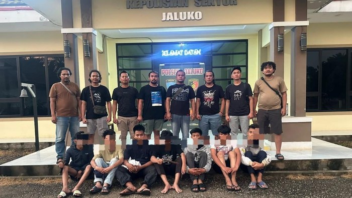 Polisi mengamankan 7 kawanan geng motor pelaku pembacokan di Jalinsum, Muaro Jambi, Jambi Polisi mengamankan 7 kawanan geng motor pelaku pembacokan di Jalinsum, Muaro Jambi, Jambi